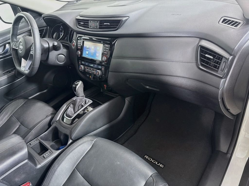Used 2017 Pearl White Nissan SL image 30