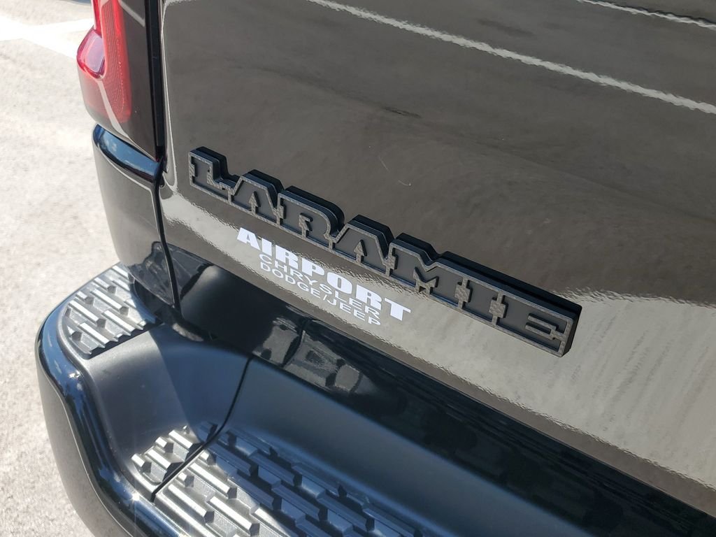 New 2026 Diamond Black Crystal Pearl-Coat Exterior Paint RAM Laramie image 6