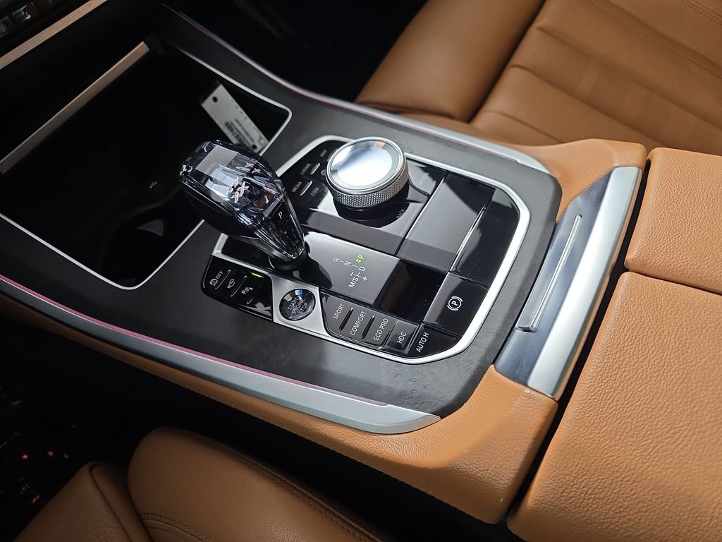 Used 2022 Black Sapphire Metallic BMW xDrive40i image 28