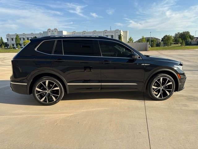 Used 2022 Black Volkswagen 2.0T SEL R-Line image 5