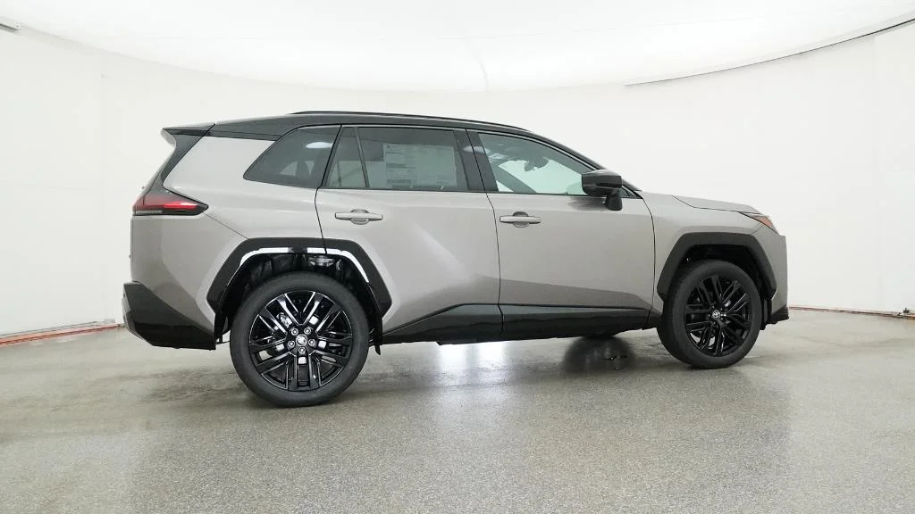New 2026 Meteor Shower with Midnight Black Metallic roof Toyota XSE image 30