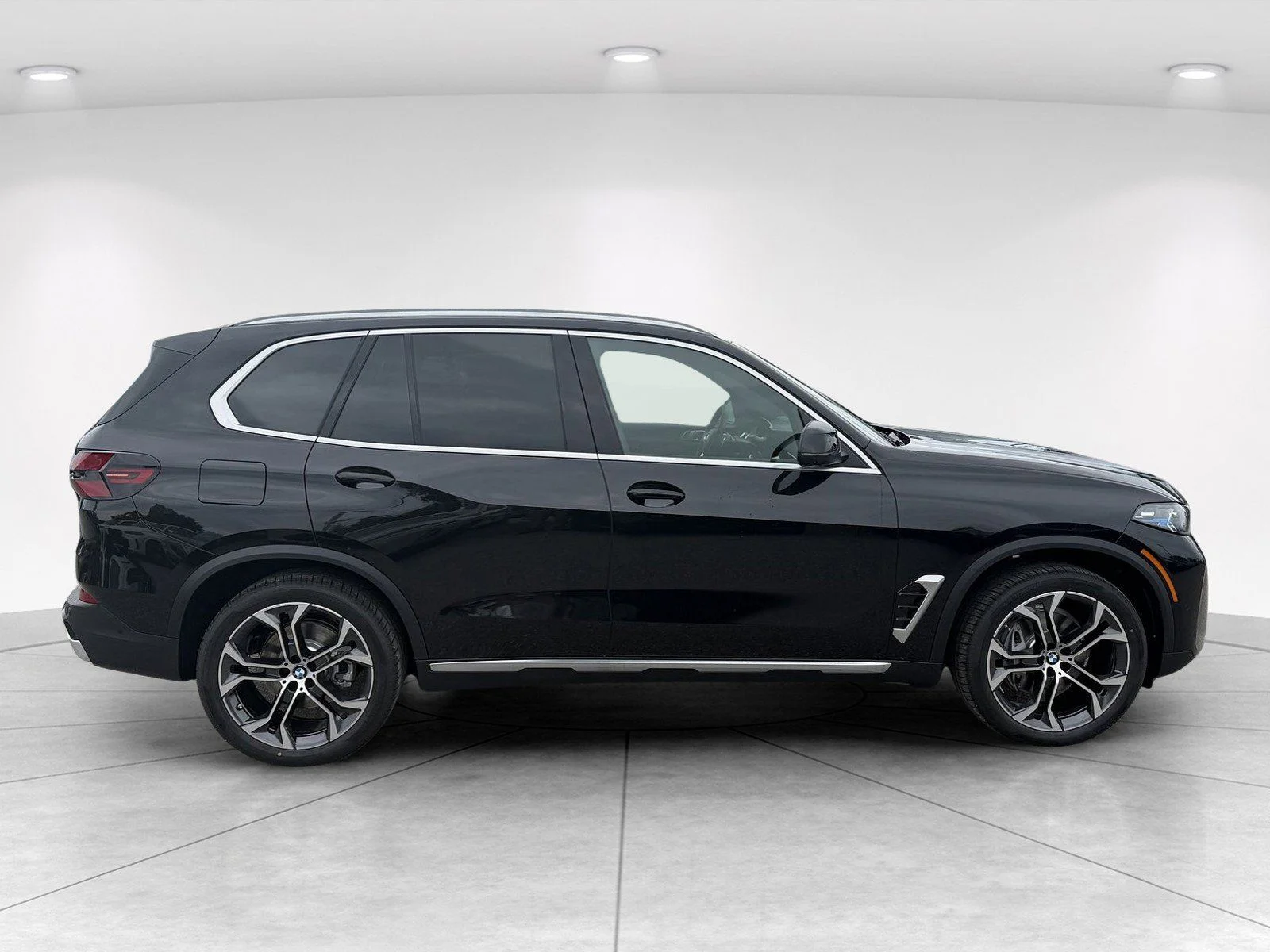 New 2026 Black Sapphire Metallic BMW xDrive40i image 3