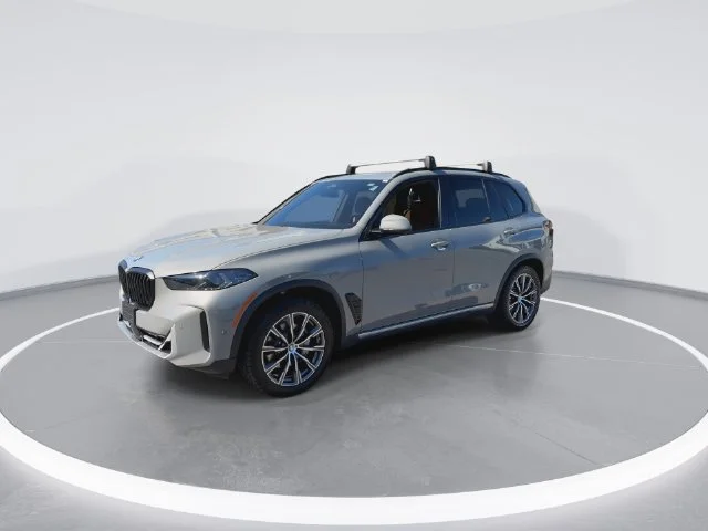 Used 2025  BMW xDrive40i image 4