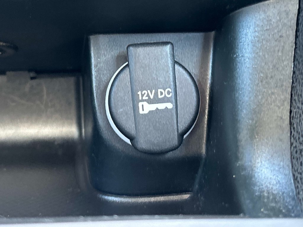 Used 2023 Green Dodge SXT image 23