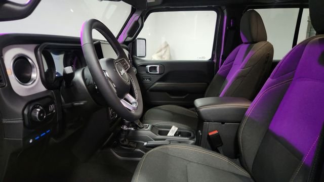 Used 2025 Gray Jeep Sahara 4xe image 9