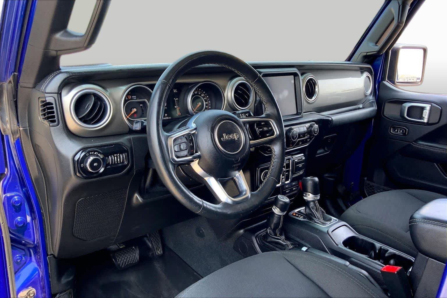 Used 2018 Ocean Blue Metallic Clearcoat Jeep Sahara image 17