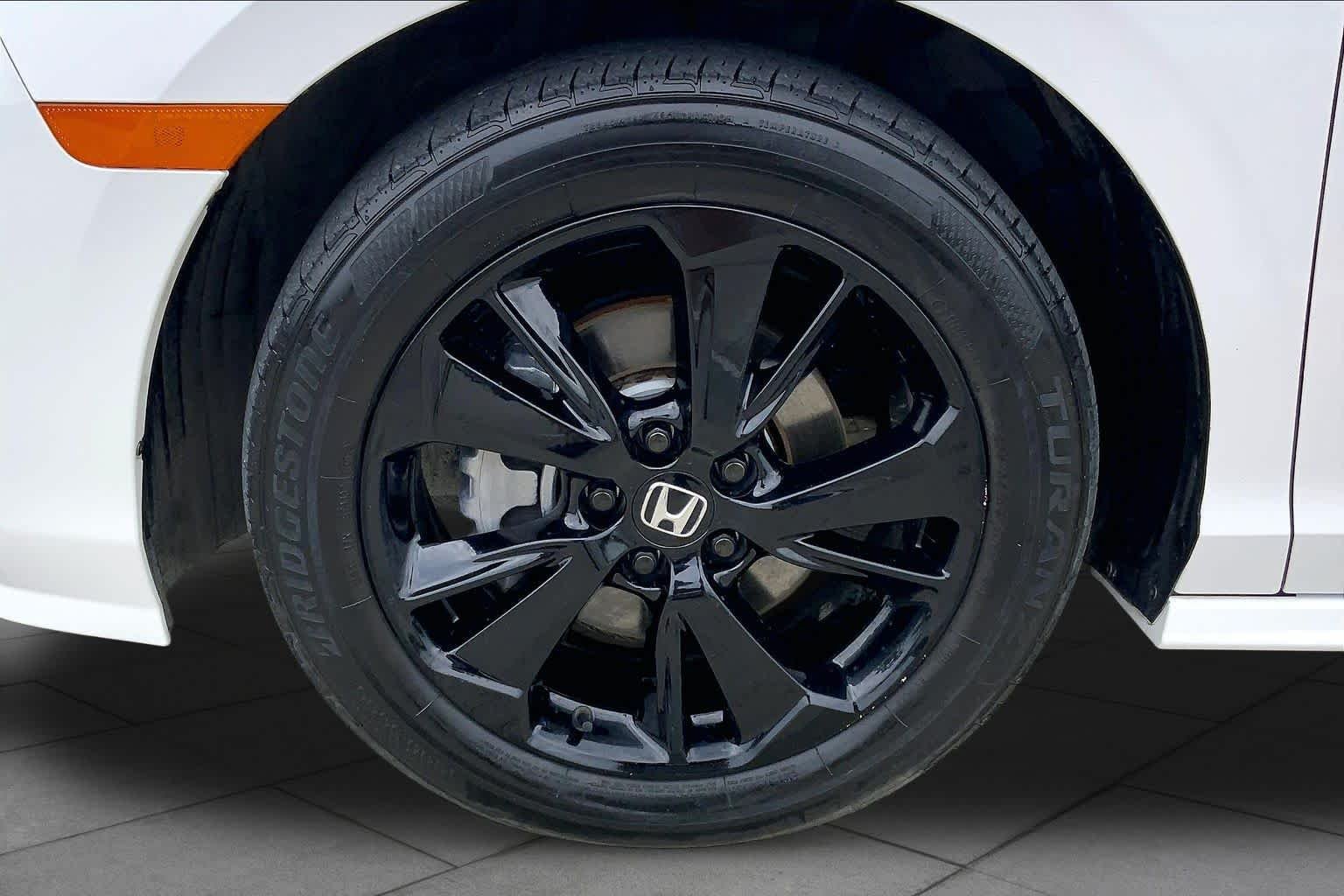 Used 2024 Platinum White Pearl Honda Sport image 11