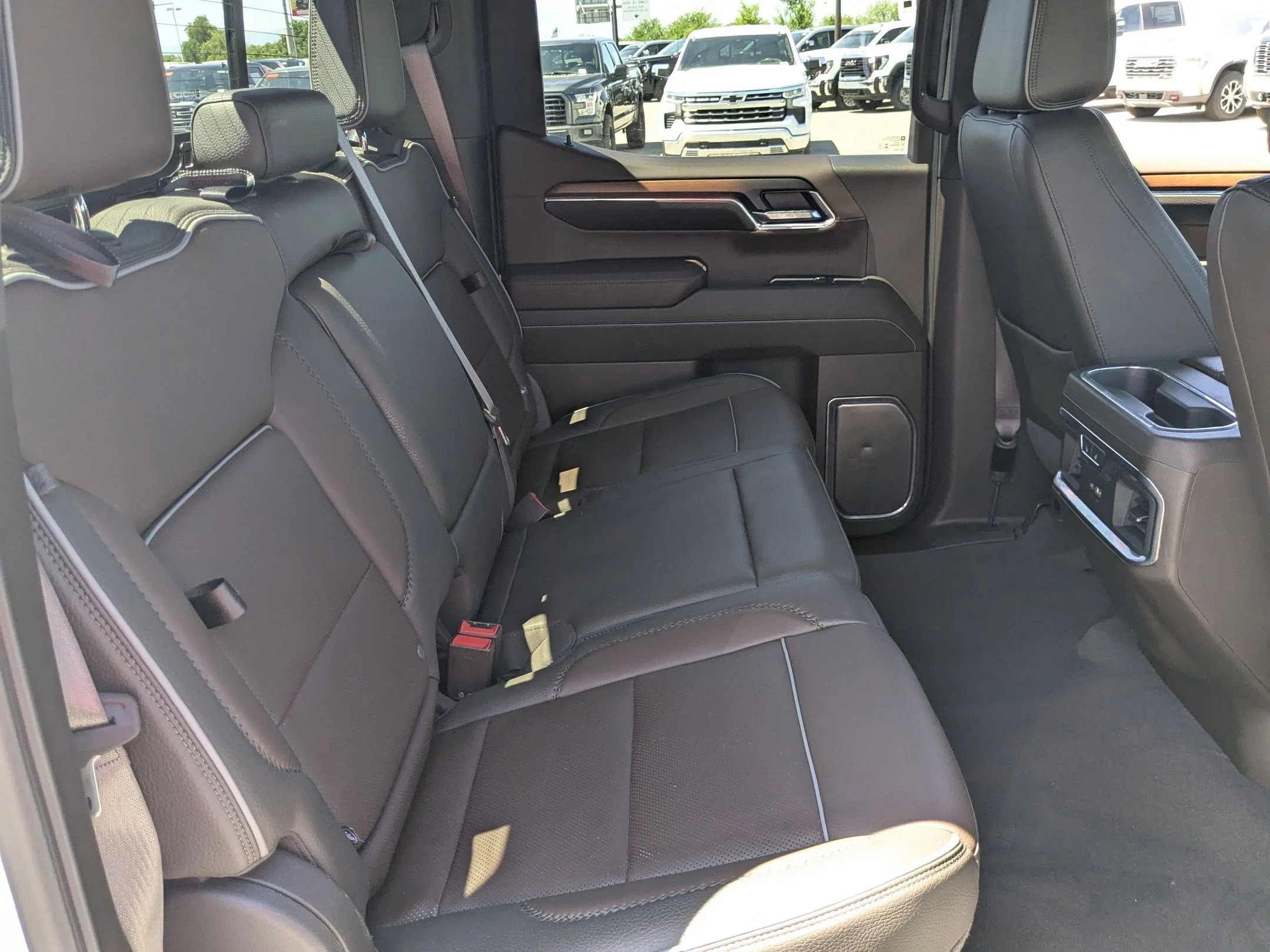 Used 2024 White Frost Tricoat GMC Denali image 28