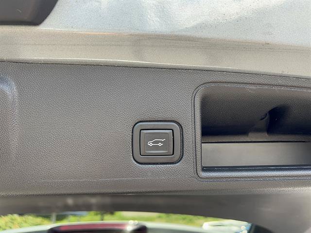 Used 2024 Sterling Metallic GMC SLT image 14