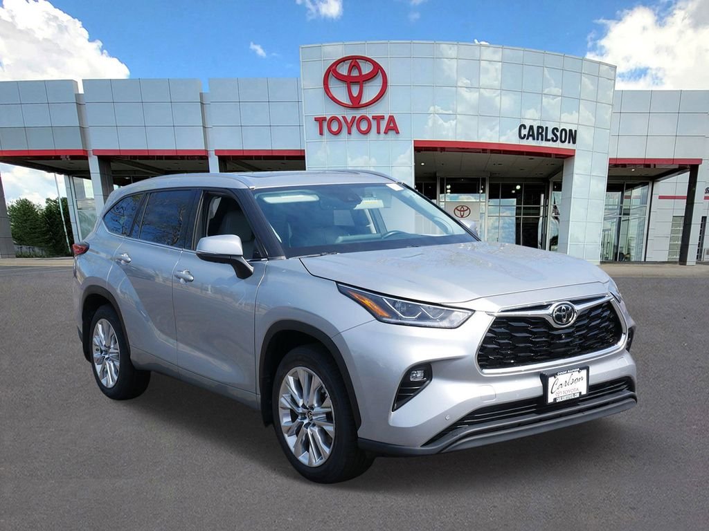 Used 2022 Toyota Highlander Limited with VIN 5TDDZRBH0NS217664 for sale in Minneapolis, Minnesota