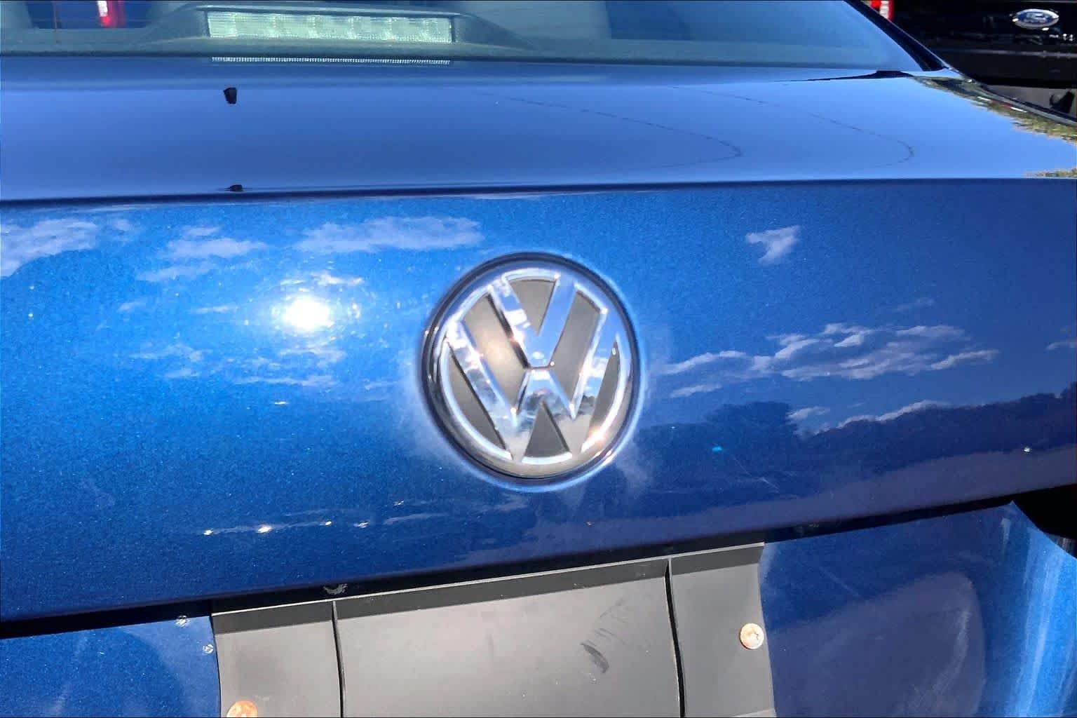 Used 2013 Tempest Blue Metallic Volkswagen SE image 10
