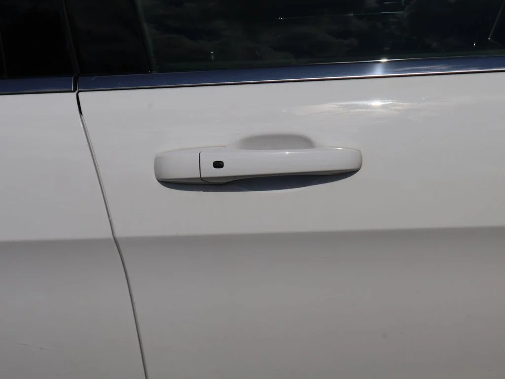 Used 2016 White Jeep Overland image 9