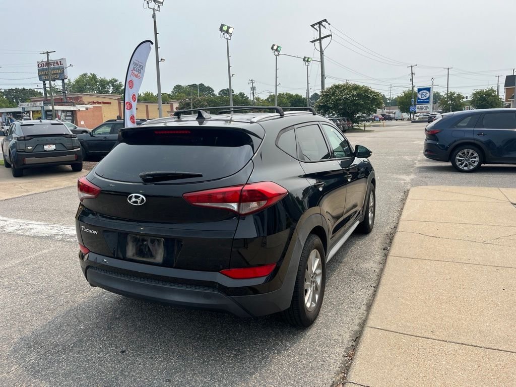 Used 2017 Black Hyundai SE Plus image 4