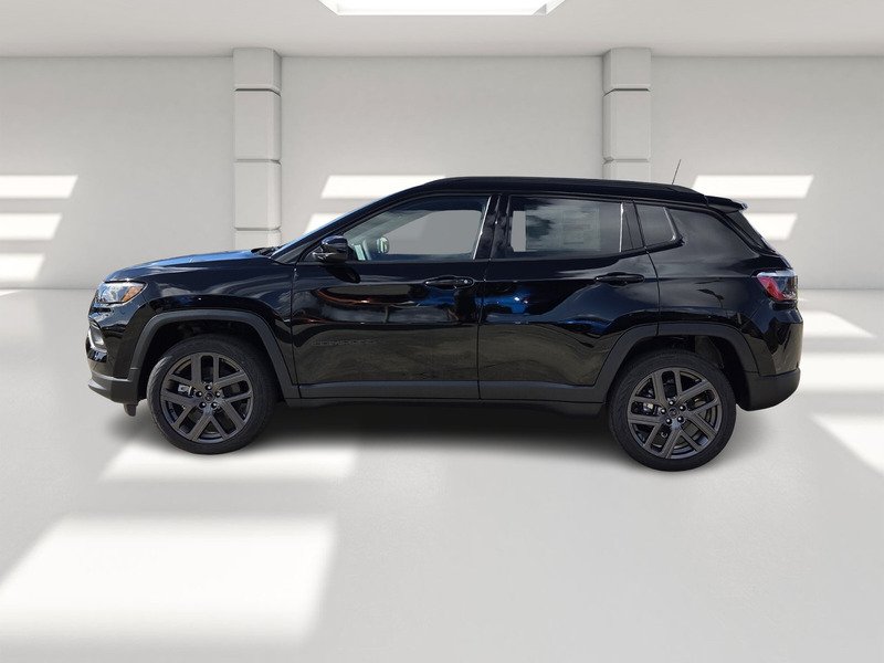 New 2026 Diamond Black Crystal Pearl-Coat Exterior Paint Jeep LATITUDE ALTITUDE 4X4 image 2