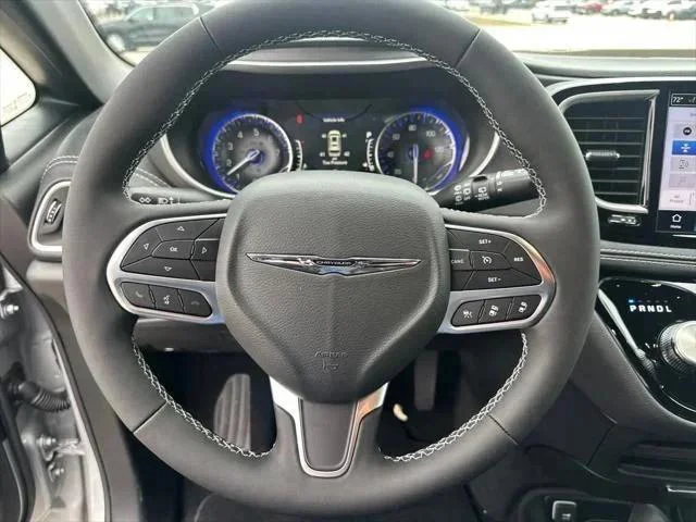 2026 Chrysler Pacifica Select - Photo 18