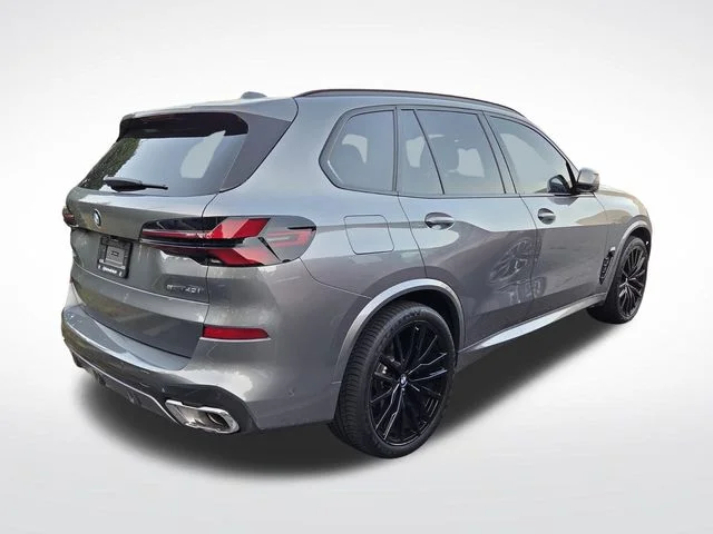 Used 2025 Gray BMW sDrive40i image 4
