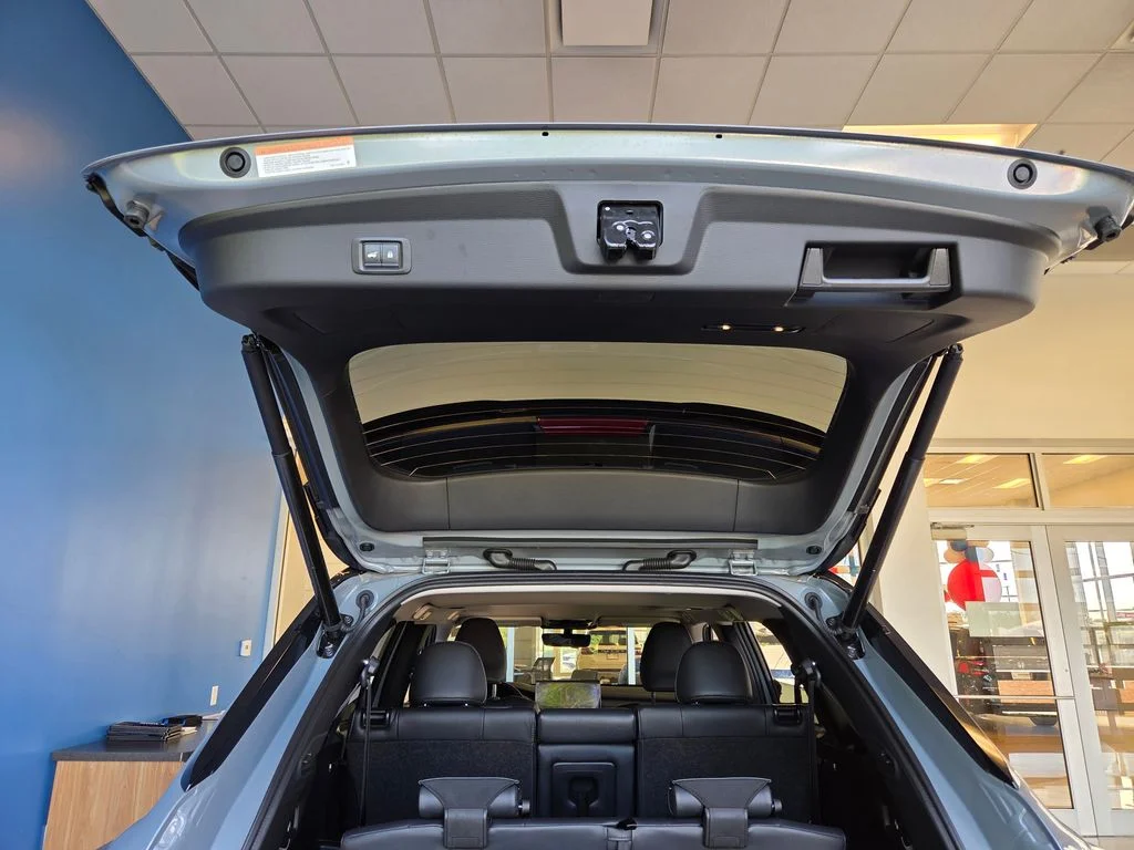 Used 2026 Moonstone Gray Metallic/Black Roof Mitsubishi LE image 11