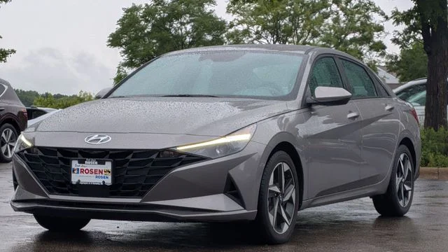 Certified Used 2023 Silver Hyundai SEL image 3