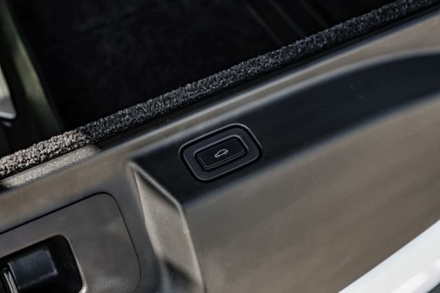 Used 2022 Fuji White Land Rover SE image 71