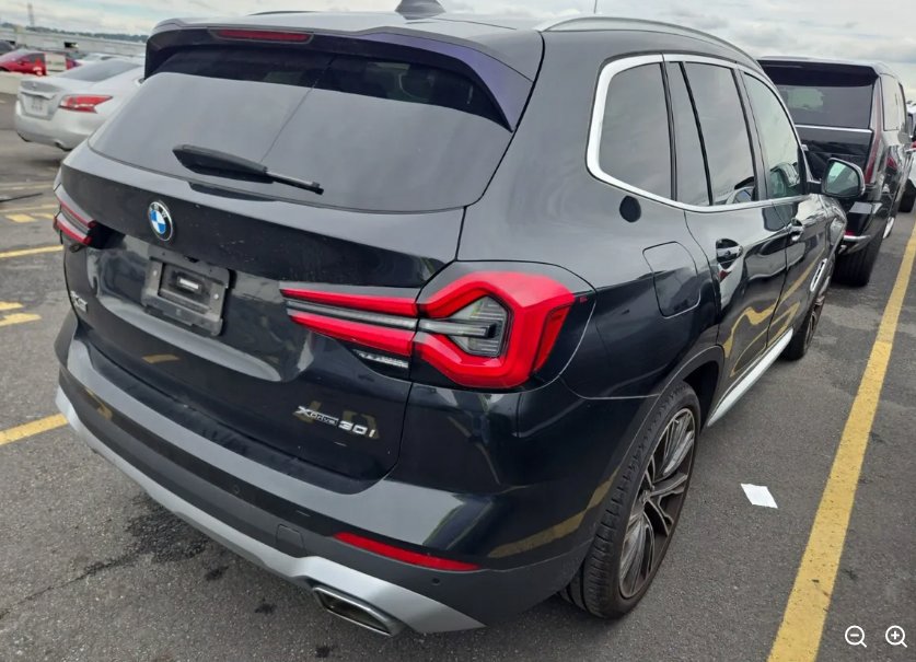 Used 2022 Black Sapphire Metallic BMW xDrive30i image 3