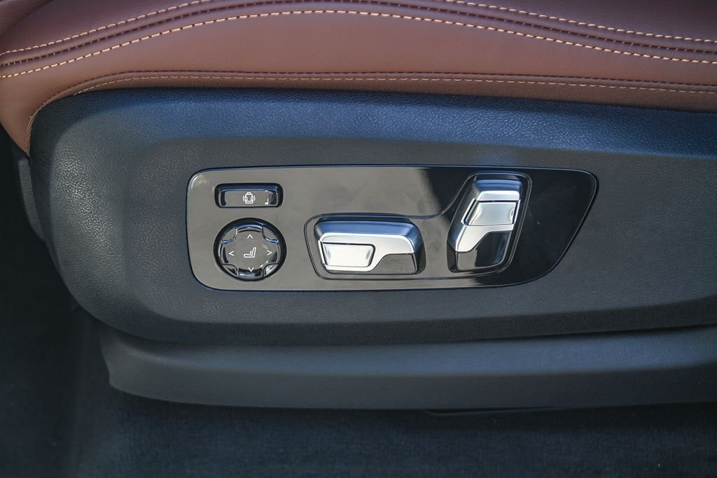New 2027 Alpine White BMW xDrive40i image 18