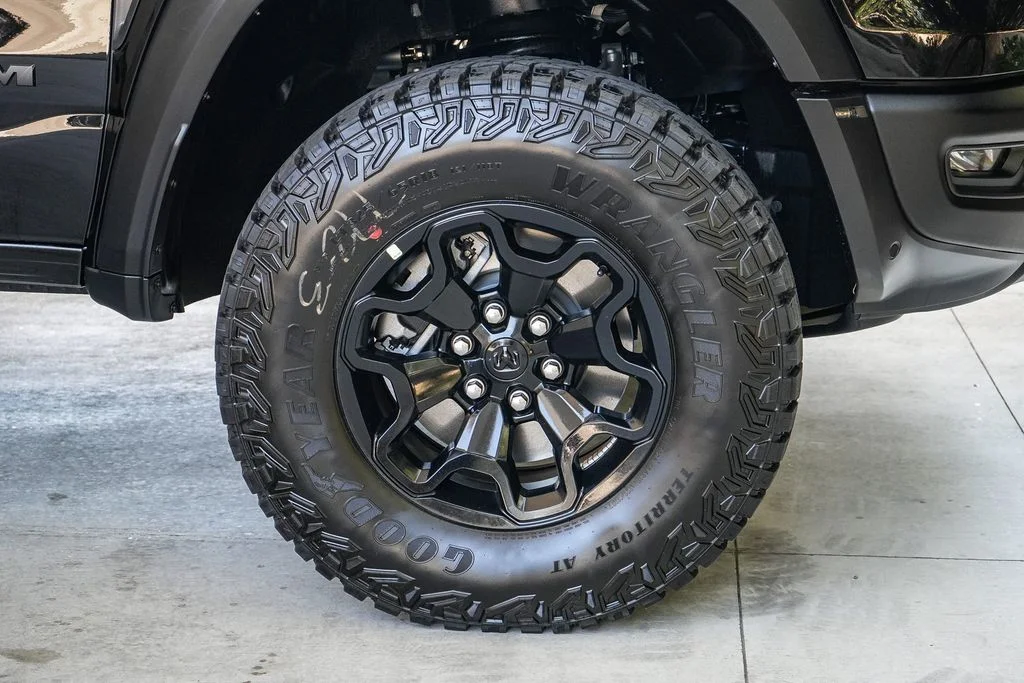 New 2026 Diamond Black Crystal Pearl-Coat Exterior Paint RAM RHO image 12
