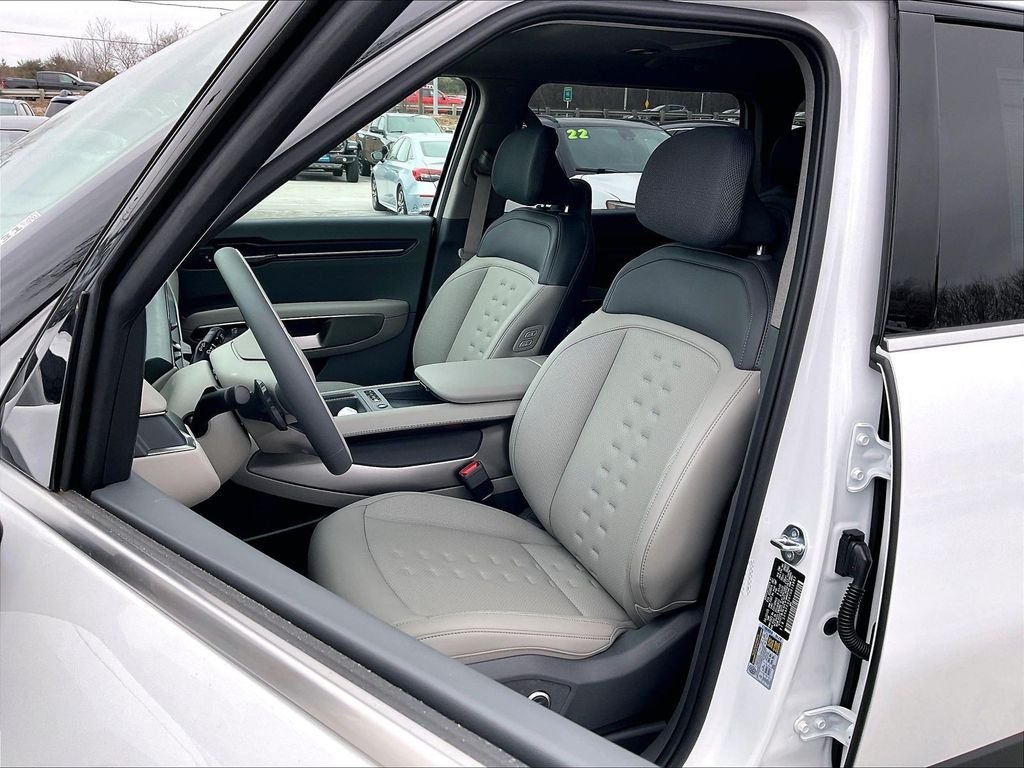 New 2026 Glacial White Pearl Kia Wind image 11