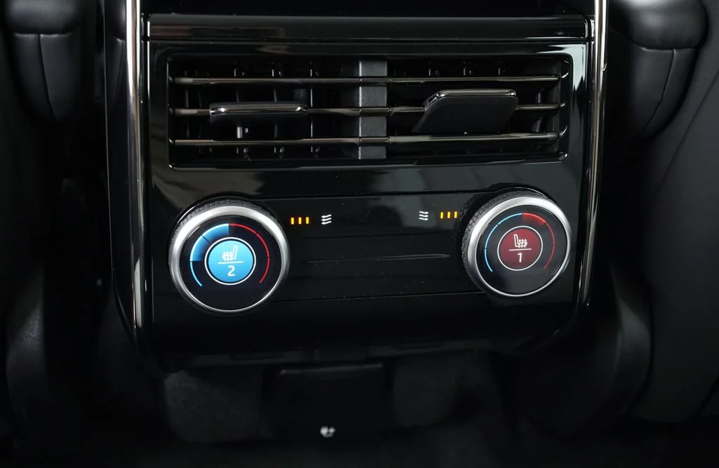 New 2026 Fuji White Land Rover Dynamic SE image 34
