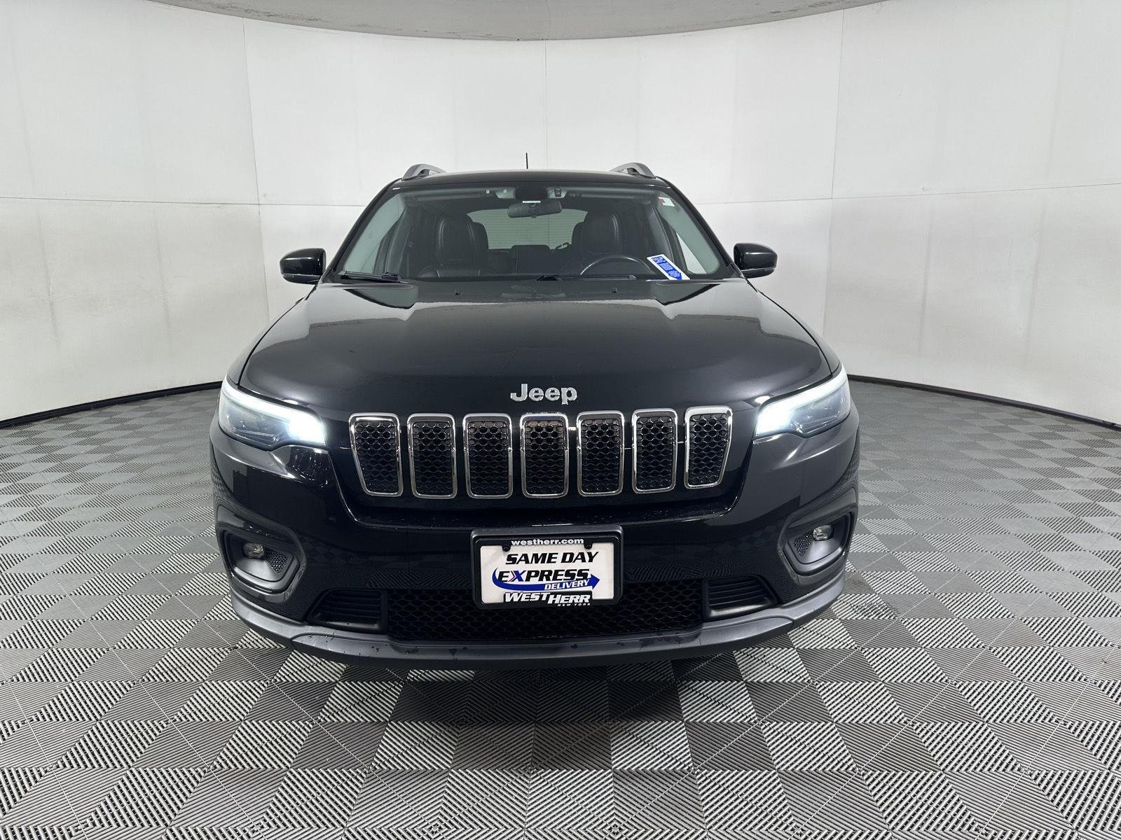 Used 2019 Diamond Black Crystal Pearlcoat Jeep Latitude Plus image 9