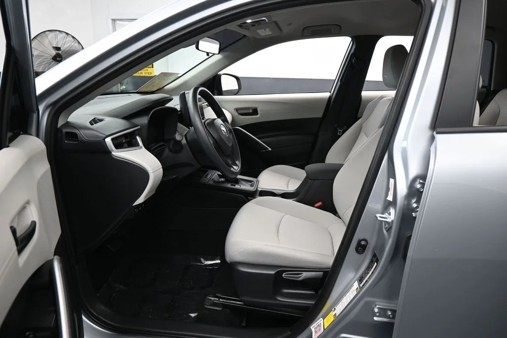 2026 Toyota Corolla Cross L - Photo 11