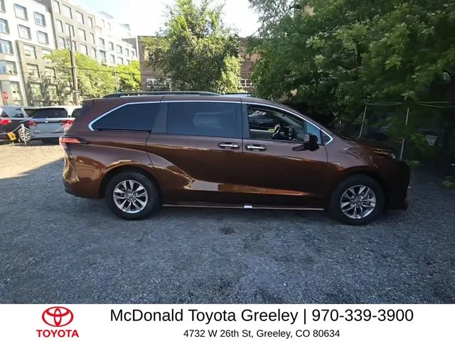 2022 Toyota Sienna XLE