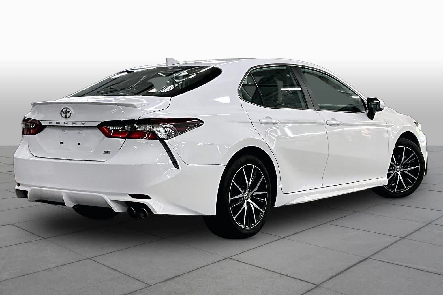 Used 2024 Ice Cap Toyota SE image 12