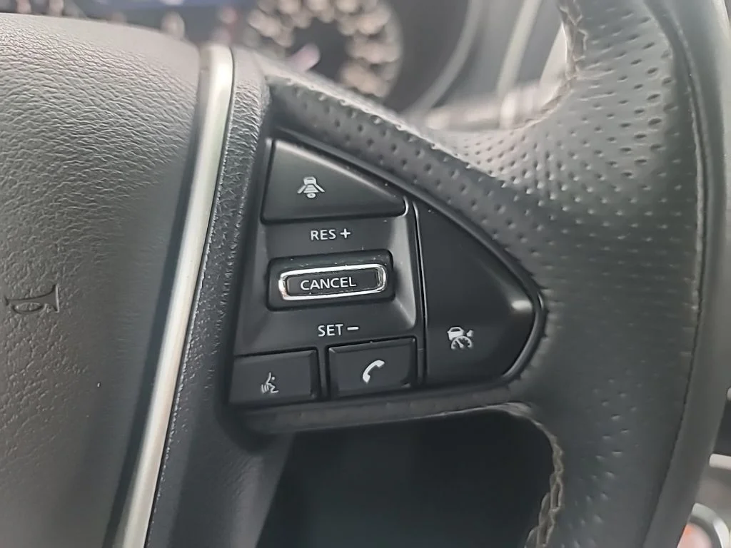Used 2023 Silver Nissan Platinum image 24