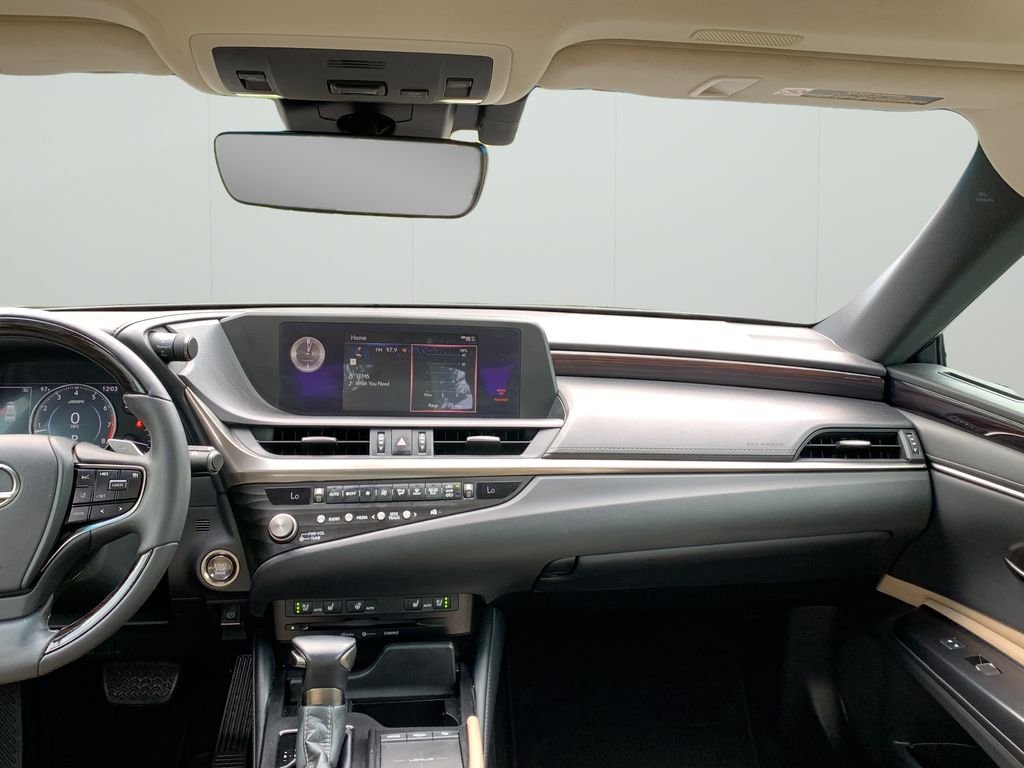 2021 Lexus ES 350 - Photo 19
