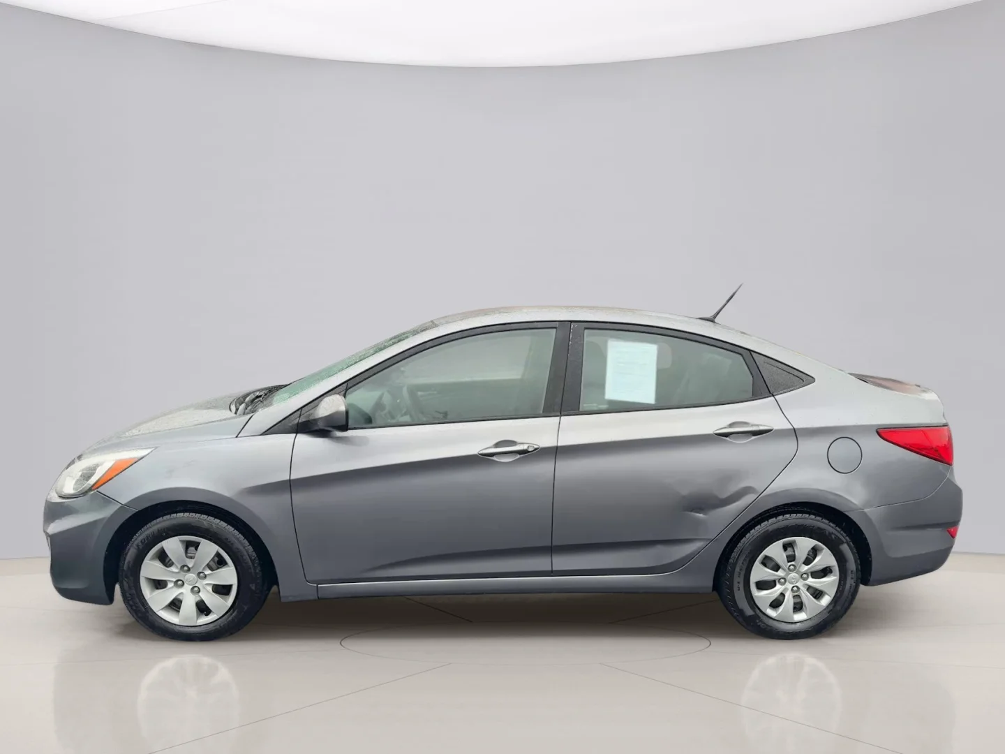 Used 2016 Gray Hyundai SE image 2