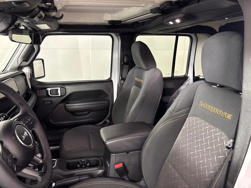 Used 2025 White Jeep Mojave image 30