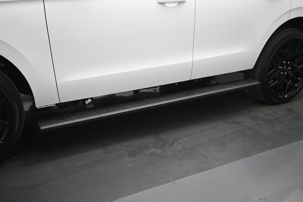New 2026 Oxford White Ford Platinum image 27