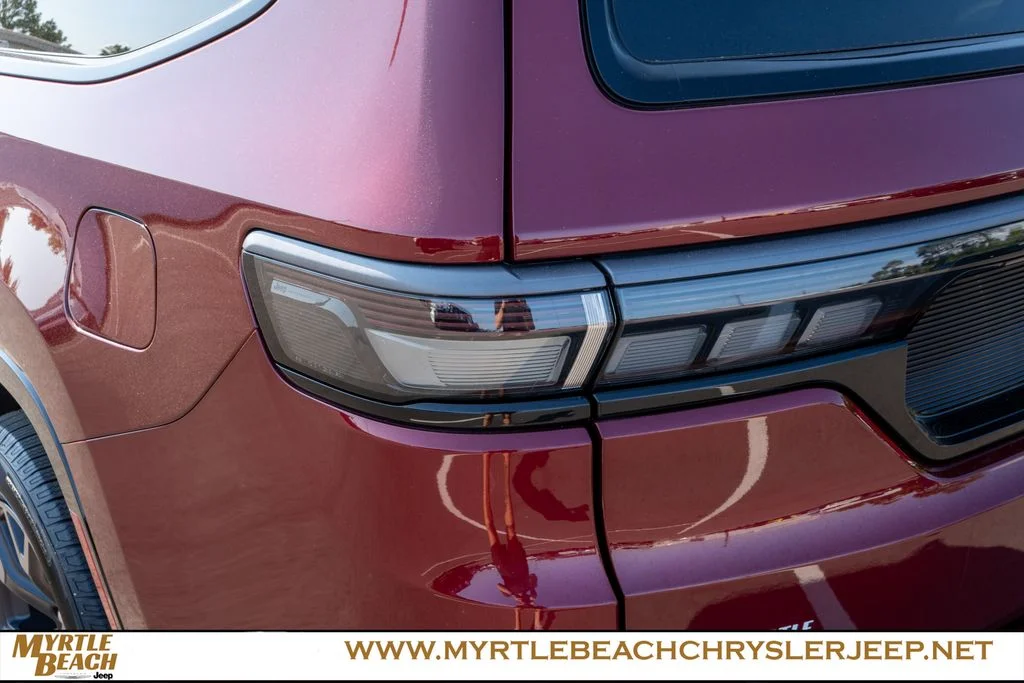 New 2026 Velvet Red Pearl-Coat Exterior Paint Jeep Limited Altitude image 11