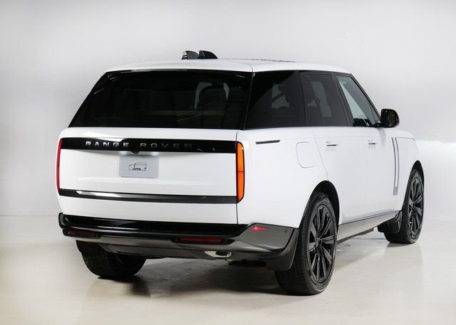 New 2026 Fuji White Land Rover SE image 2