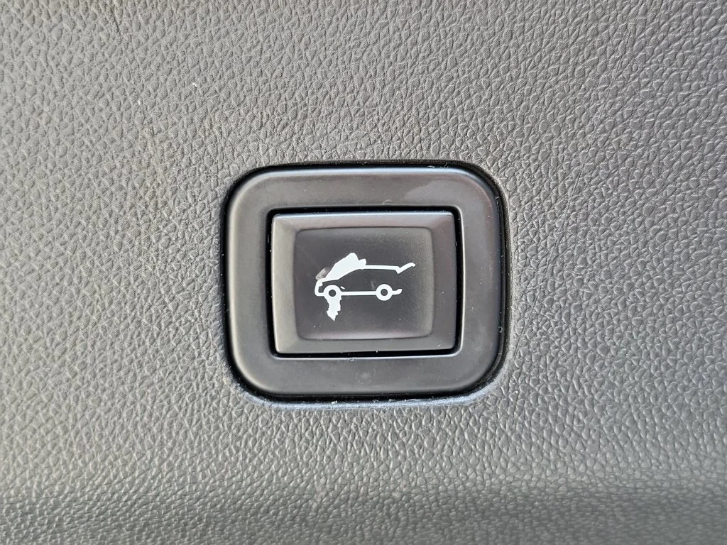 Used 2021 Satin Steel Metallic Cadillac Sport Platinum image 8