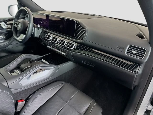 Used 2025 Silver Mercedes-Benz GLS 580 image 32