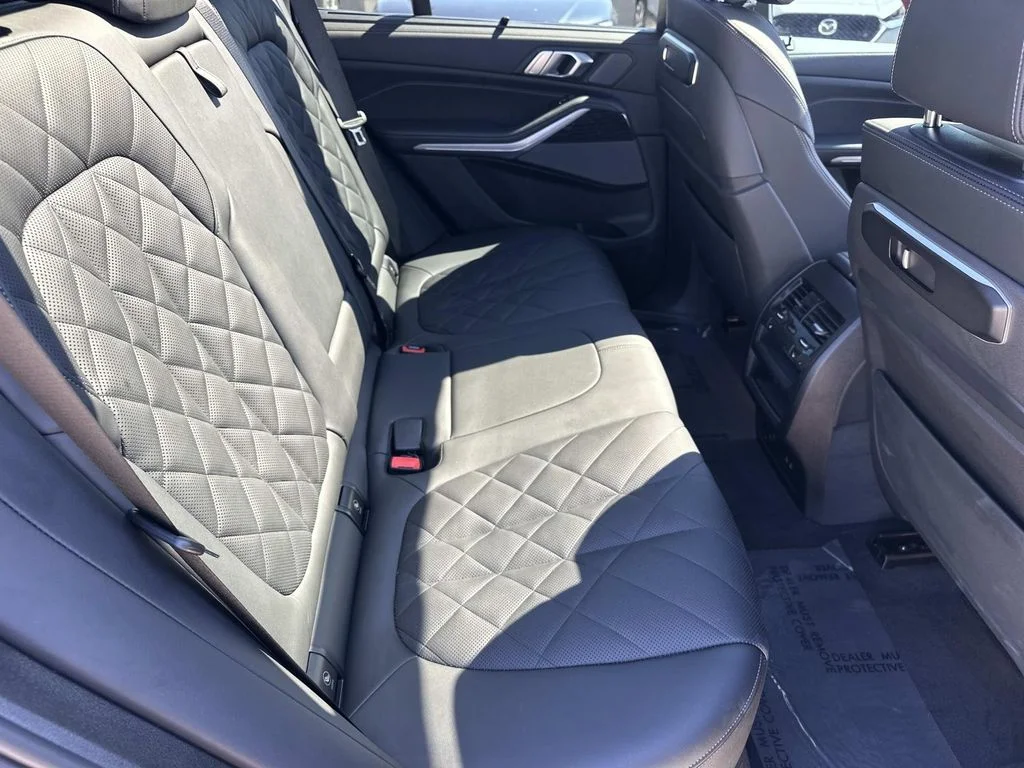 Used 2025 Black BMW xDrive50e image 15