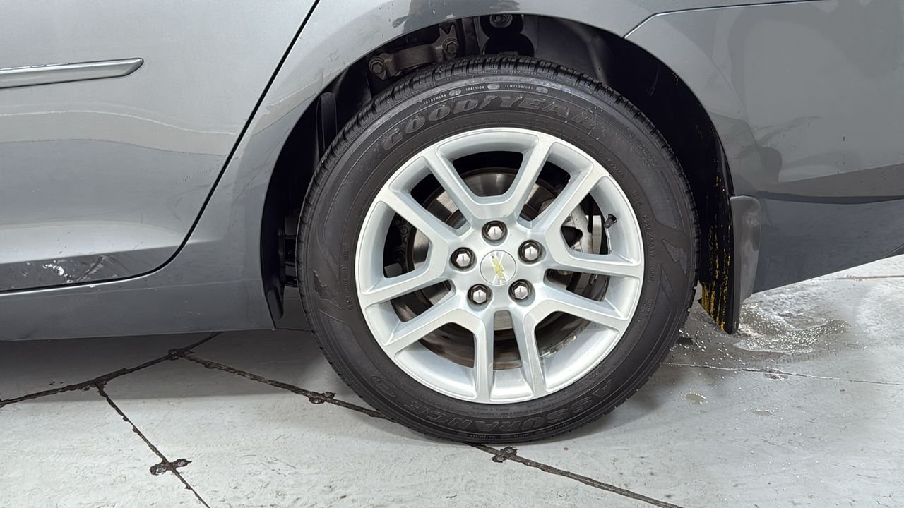 Used 2014 Gray Chevrolet LT image 23
