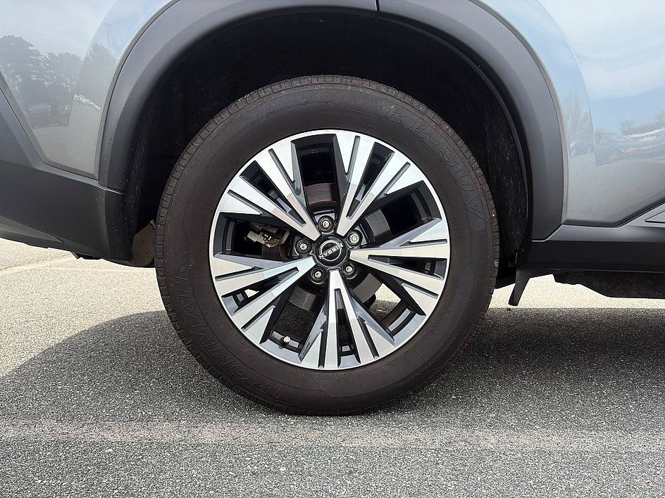 Used 2023 Gun Metallic Nissan SV image 11