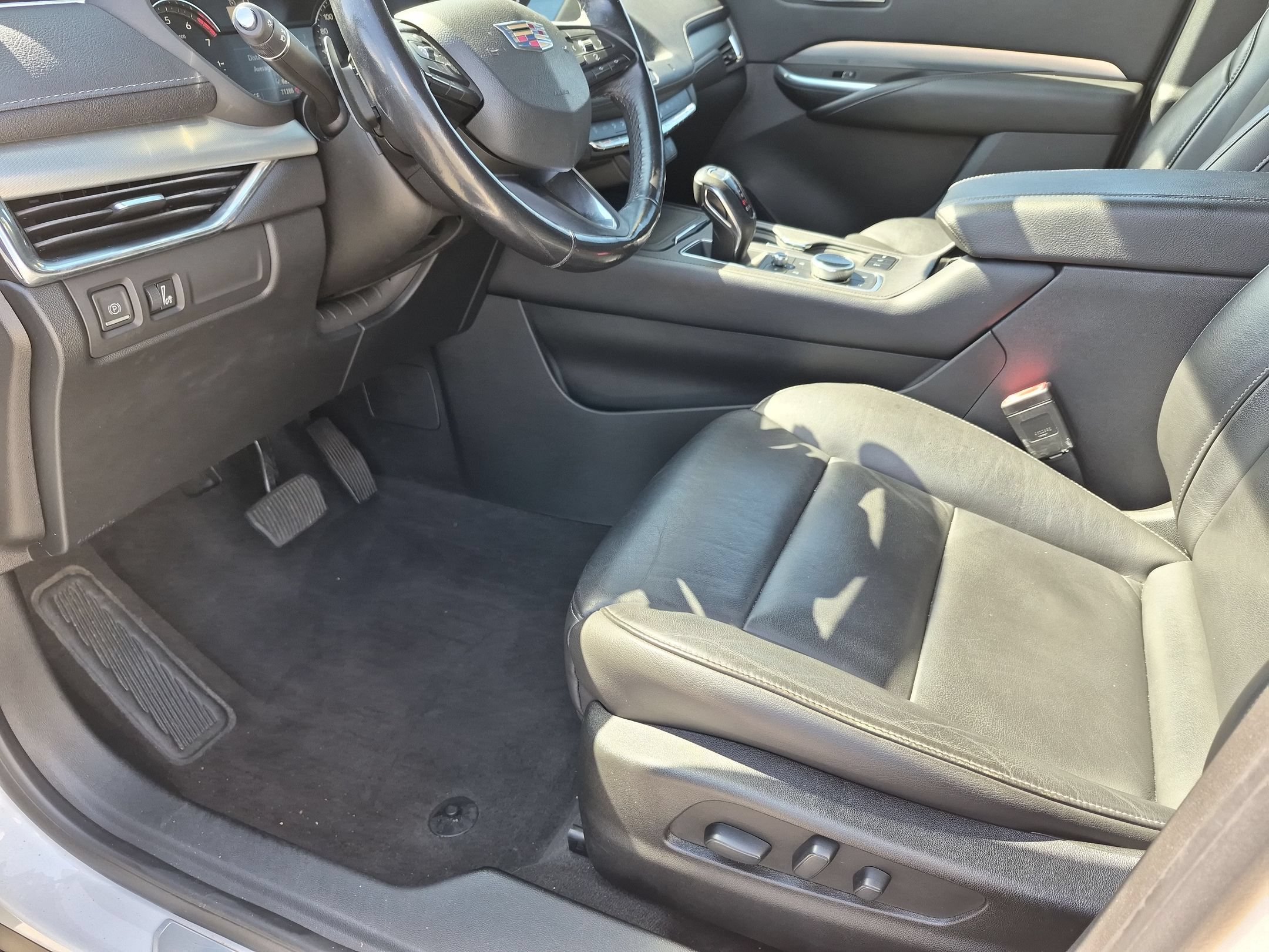Used 2019 Crystal White Tricoat Cadillac AWD Premium Luxury image 14