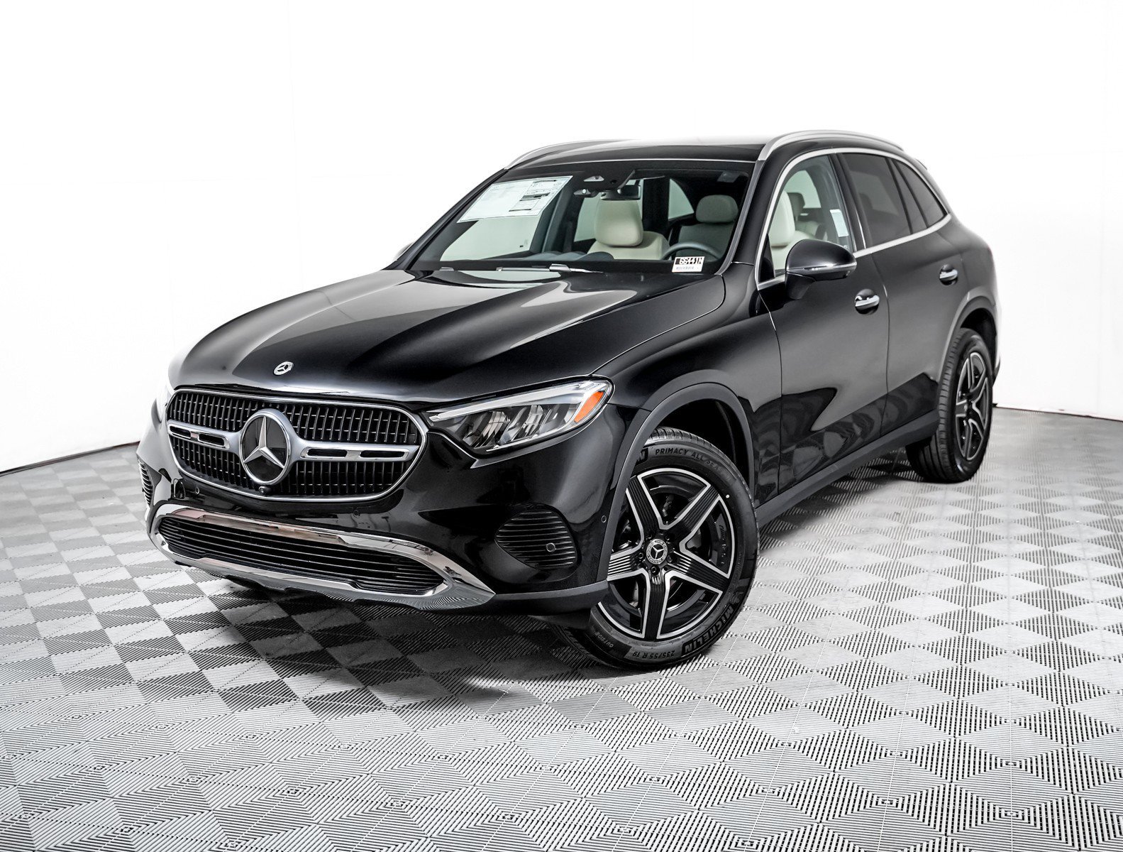 2026 Mercedes-Benz GLC GLC 300's photo