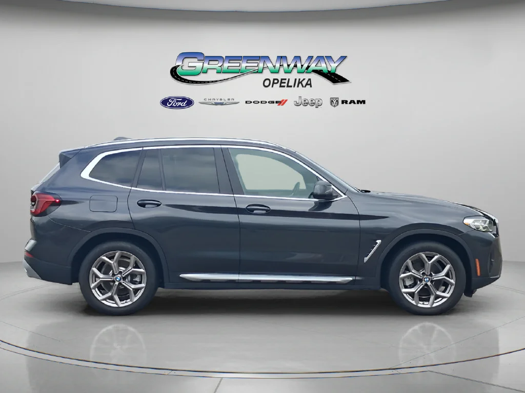 Used 2022 Dark Graphite BMW xDrive30i image 8