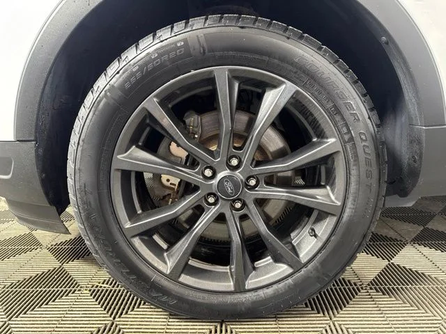 Certified Used 2019 Oxford White Ford XLT image 10