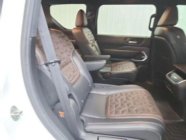 Used 2025 White Nissan Platinum Reserve image 43