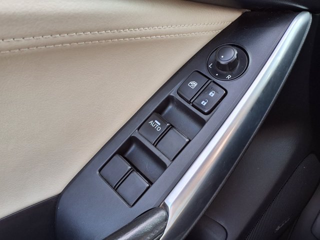 Used 2014 Blue Mazda i Grand Touring image 22